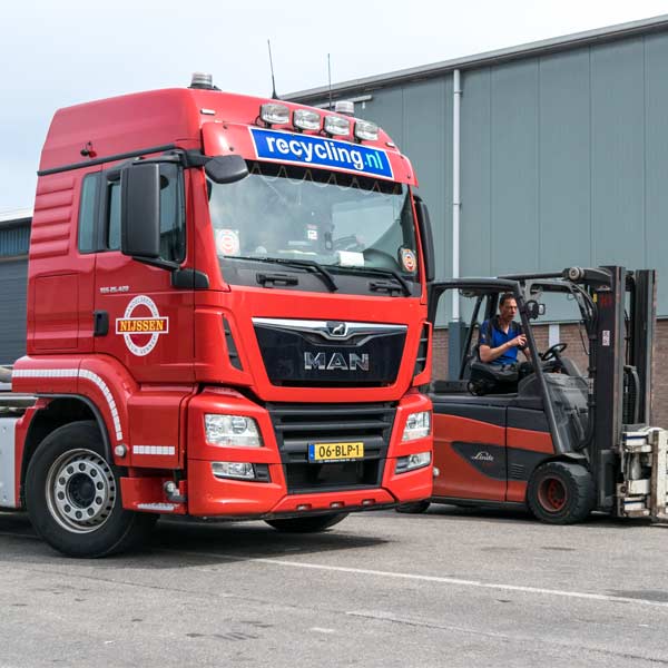 vrachtwagen-heftruck-nijssne-recycling